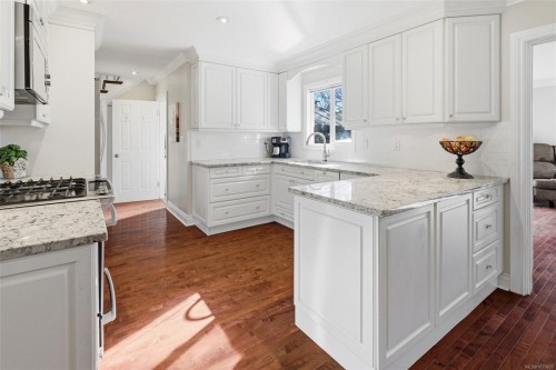 4104 Longview Dr, Saanich, BC 