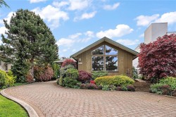 1-9675 First St Sidney, BC V8L 3C8