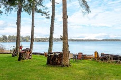1552 Terrien Rd  Nanoose Bay, BC V9P 9C3