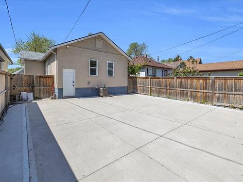 573 Arlington St, Winnipeg, MB 