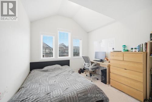 931 Penson Crescent, Milton, ON - Indoor Photo Showing Bedroom