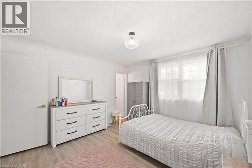 Bright room with light wood-finish flooring, white walls, and crown molding - 277 Blackacres Boulevard, London, ON - Indoor Photo Showing Bedroom