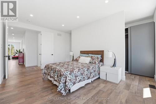 984 Watson Street, Ottawa, ON - Indoor Photo Showing Bedroom