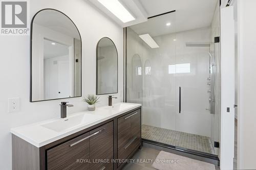 984 Watson Street, Ottawa, ON - Indoor Photo Showing Bathroom