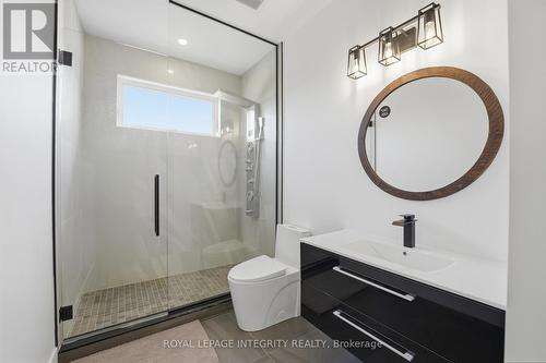 984 Watson Street, Ottawa, ON - Indoor Photo Showing Bathroom