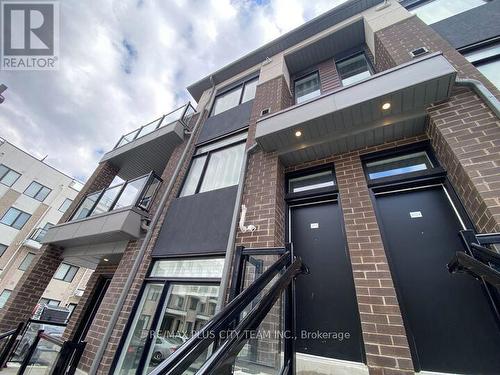 1695 DERSAN STREET  Pickering, ON L1X 0S9