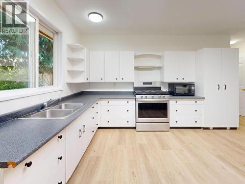 8098 Centennial Drive, Powell River, BC 
