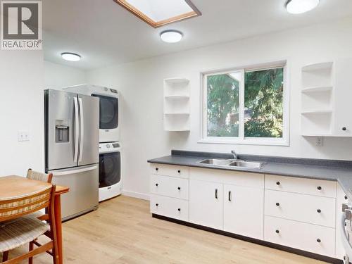 8098 Centennial Drive, Powell River, BC 