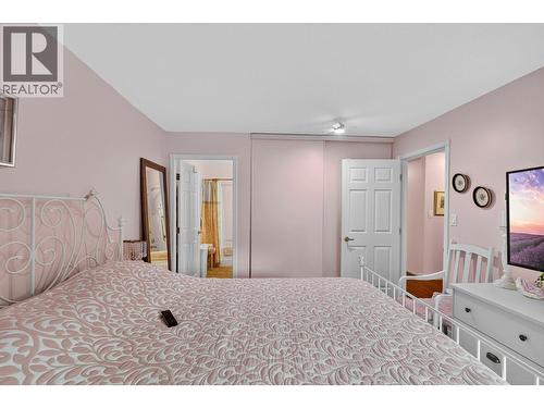 575 Sutherland Avenue Unit# 207, Kelowna, BC - Indoor Photo Showing Bedroom