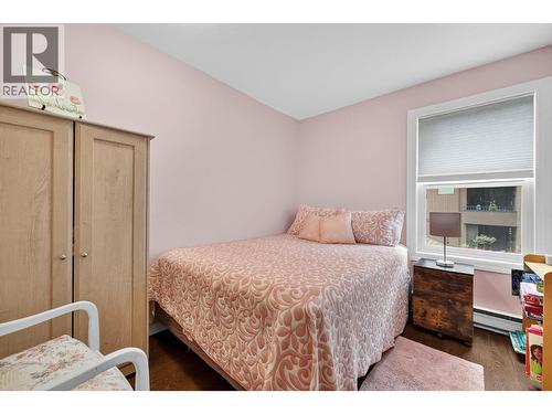 575 Sutherland Avenue Unit# 207, Kelowna, BC - Indoor Photo Showing Bedroom