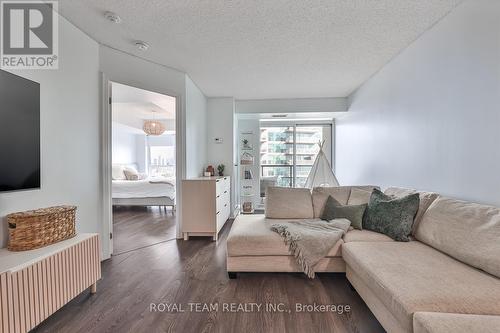 1905 - 125 Western Battery Rd Road, Toronto, ON - Indoor Photo Showing Living Room