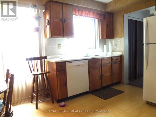 4170 Treetop Crescent, Mississauga, ON - Indoor Photo Showing Kitchen