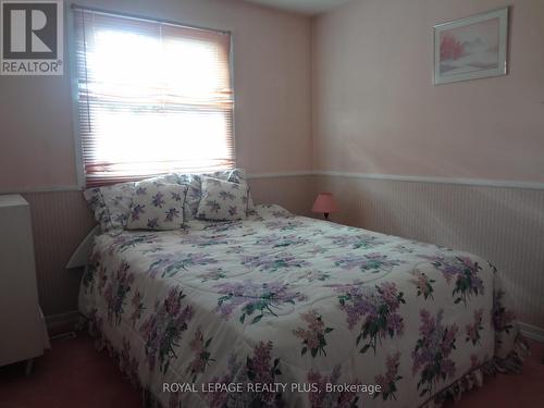 4170 Treetop Crescent, Mississauga, ON - Indoor Photo Showing Bedroom