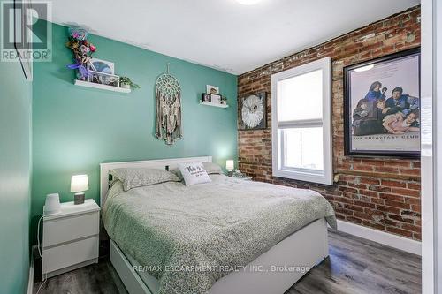 30 East 15Th Street, Hamilton, ON - Indoor Photo Showing Bedroom