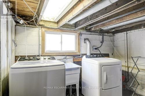 30 East 15Th Street, Hamilton, ON - Indoor Photo Showing Laundry Room