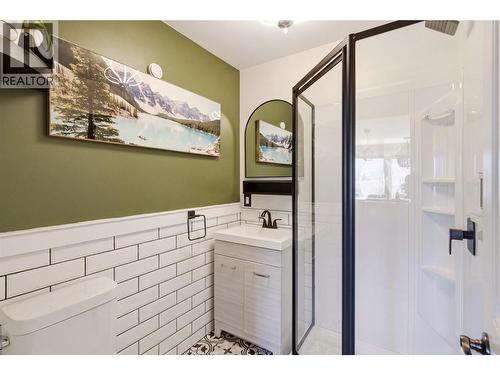300 Scenic Drive, Coldstream, BC - Indoor Photo Showing Bathroom