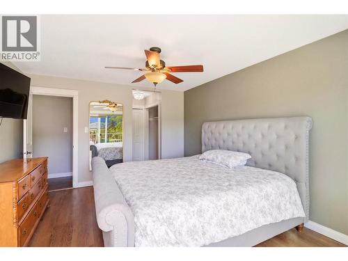 300 Scenic Drive, Coldstream, BC - Indoor Photo Showing Bedroom