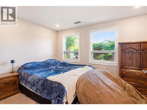 300 Scenic Drive, Coldstream, BC - Indoor Photo Showing Bedroom