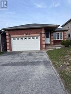 UPPER LEVEL - 39 RED OAK DRIVE Barrie, ON L4N 9M3