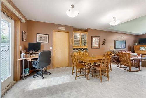 75 Third Street Se, Teulon, MB - Indoor