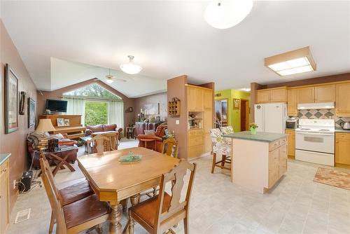 75 Third Street Se, Teulon, MB - Indoor Photo Showing Dining Room