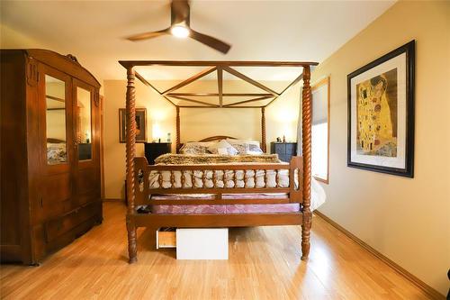 75 Third Street Se, Teulon, MB - Indoor