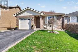 16 GRENADIER DRIVE Kingston (Kingston East (Incl Barret Crt)), ON K7K 6E8