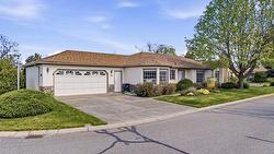 100-1201 Cameron Avenue Kelowna, BC V1Y 3R9