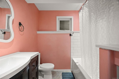 6419 Wicks Rd, Duncan, BC - Indoor Photo Showing Bathroom