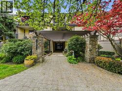 102 235 W 4TH STREET North Vancouver, BC V7M 1H8