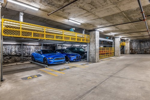 Garage - 403-1420 Rue Sherbrooke O., Montréal (Ville-Marie), QC - Indoor Photo Showing Garage