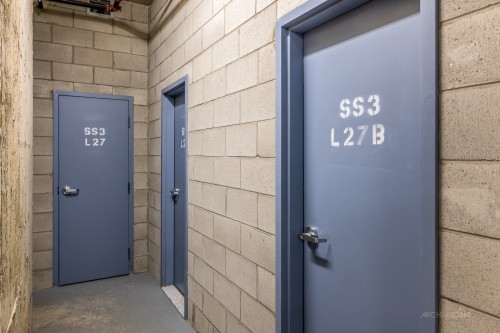 Storage - 403-1420 Rue Sherbrooke O., Montréal (Ville-Marie), QC -  With Exterior