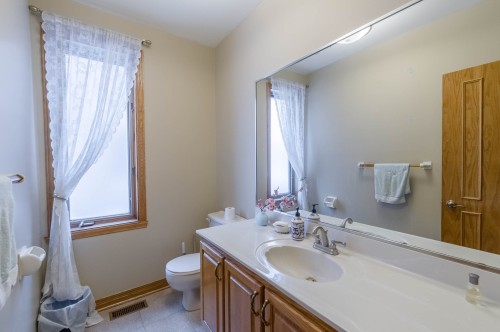 Powder room - 9105 Crois. Rimouski, Brossard, QC - Indoor Photo Showing Bathroom