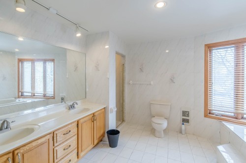 Master Bathroom - 9105 Crois. Rimouski, Brossard, QC - Indoor Photo Showing Bathroom