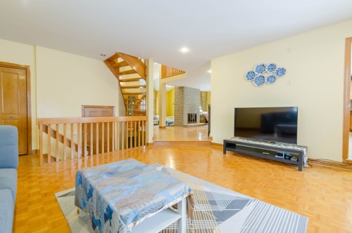 Family Room - 9105 Crois. Rimouski, Brossard, QC - Indoor Photo Showing Living Room
