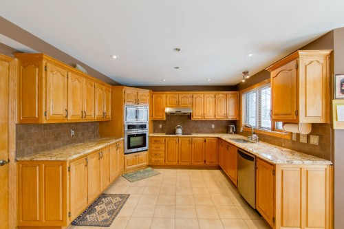 Kitchen - 9105 Crois. Rimouski, Brossard, QC - Indoor Photo Showing Kitchen