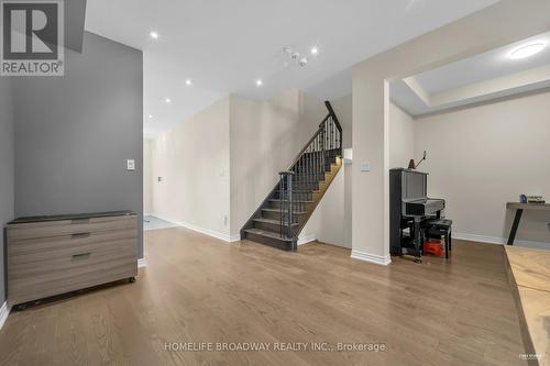 28 Paper Mills Crescent, Richmond Hill, ON - Indoor