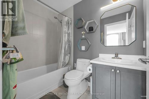 28 Paper Mills Crescent, Richmond Hill, ON - Indoor Photo Showing Bathroom
