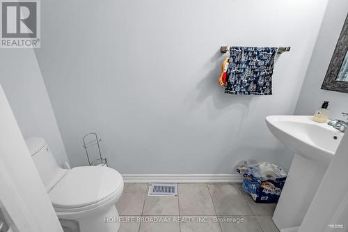 28 Paper Mills Crescent, Richmond Hill, ON - Indoor Photo Showing Bathroom