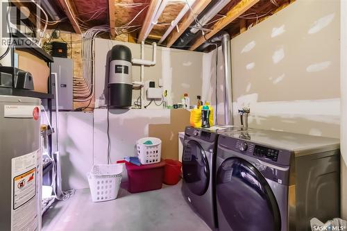 206 Brooklyn Crescent, Warman, SK - Indoor Photo Showing Laundry Room