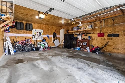 206 Brooklyn Crescent, Warman, SK - Indoor Photo Showing Garage