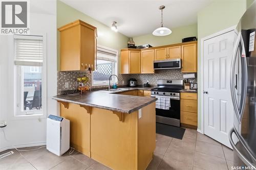206 Brooklyn Crescent, Warman, SK - Indoor Photo Showing Kitchen