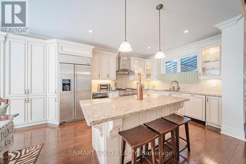 33 Earnshaw Drive, Markham, ON - Indoor Photo Showing Kitchen With Upgraded Kitchen