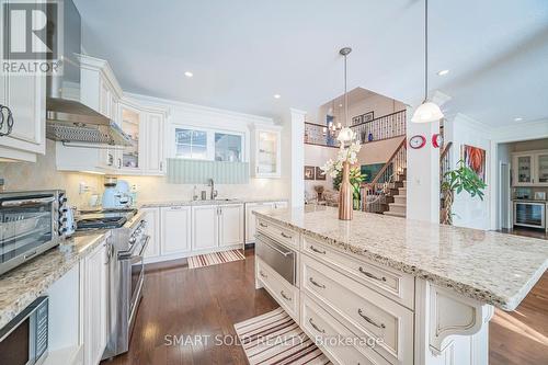 33 Earnshaw Drive, Markham, ON - Indoor Photo Showing Kitchen With Upgraded Kitchen