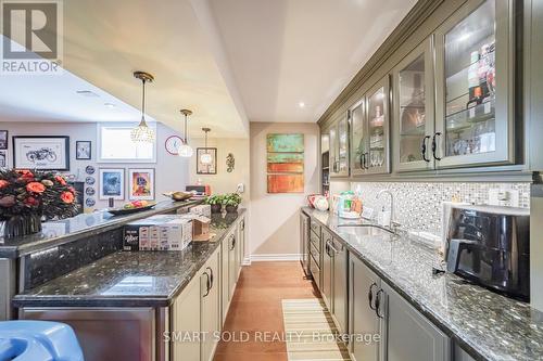 33 Earnshaw Drive, Markham, ON - Indoor Photo Showing Kitchen With Upgraded Kitchen