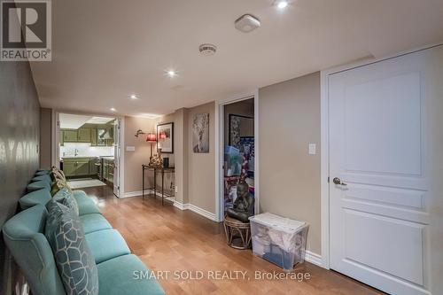 33 Earnshaw Drive, Markham, ON - Indoor Photo Showing Living Room