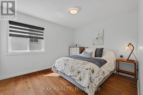 312 Faraday Court, Waterloo, ON - Indoor Photo Showing Bedroom