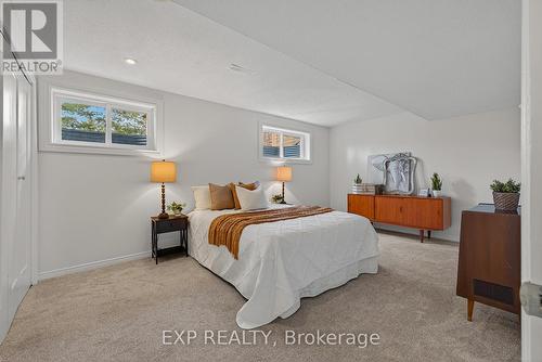312 Faraday Court, Waterloo, ON - Indoor Photo Showing Bedroom
