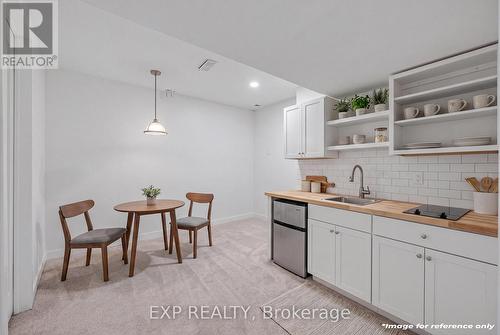 312 Faraday Court, Waterloo, ON - Indoor Photo Showing Kitchen