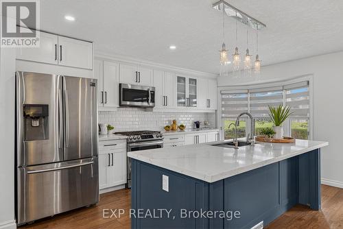 312 Faraday Court, Waterloo, ON - Indoor Photo Showing Kitchen With Stainless Steel Kitchen With Upgraded Kitchen